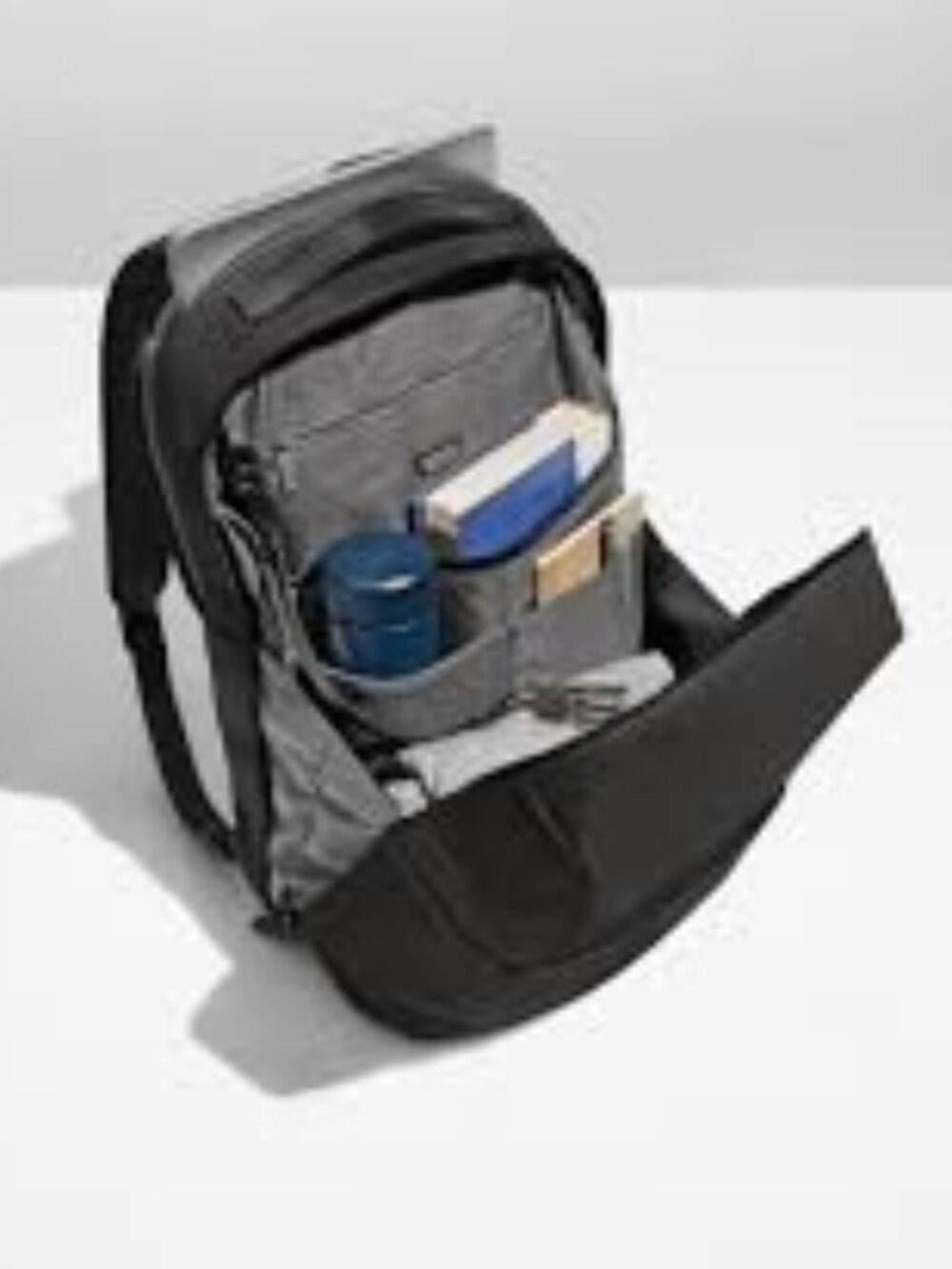 NEW AWAY The Everywhere Zip Backpack Jet Black - Picture 2 of 3